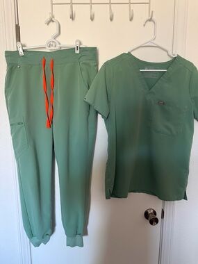 FIGS Jade Catarina Scrub Top and Zamora Jogger Pants